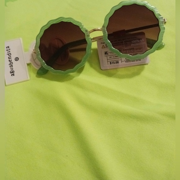 NWT Agua Bendita scallop edge sunglasses - Picture 4 of 4